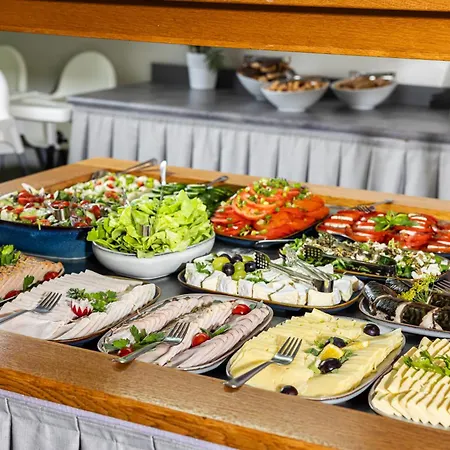 Курортный комплекс Maloves &