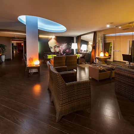 Maloves & Apartmanhotel 4*
