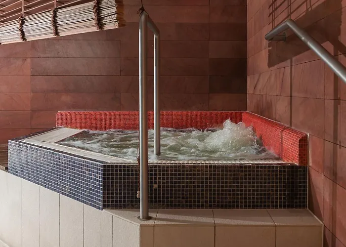 Maloves & Semesteranläggning (resort) *