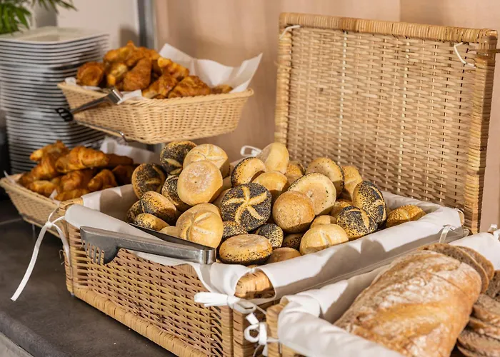 Maloves & Semesteranläggning (resort) *