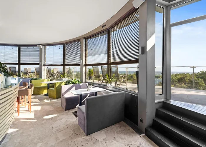 Maloves & Semesteranläggning (resort)