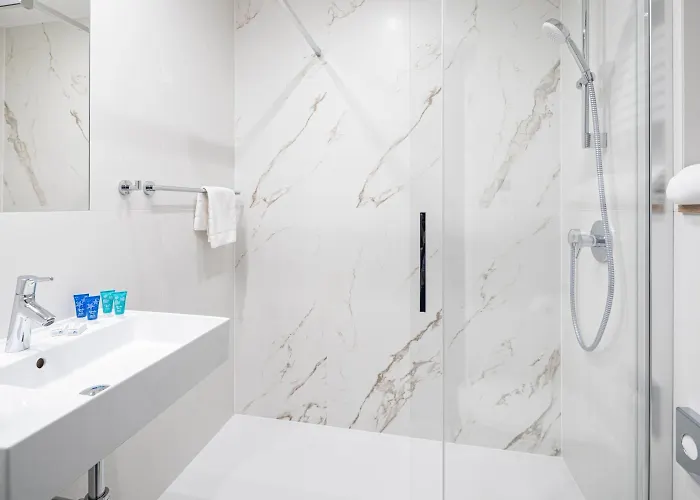 Maloves & Semesteranläggning (resort) *